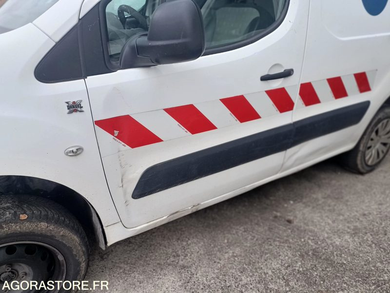 VU FOURGONNETTE CITROEN BERLINGO DANGEL 4X4 (BV changée avec embrayage) - Small van: picture 4 VU FOURGONNETTE CITROEN BERLINGO DANGEL 4X4 (BV changée avec embrayage) - Small van: picture 4