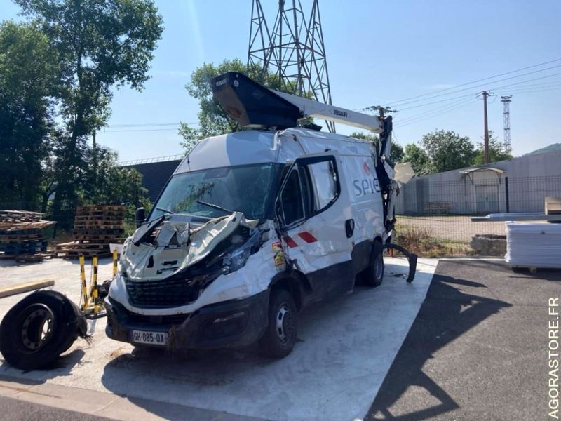 IVECO DAILY 50C18 NACELLE VERSALIFT - Van: picture 2 IVECO DAILY 50C18 NACELLE VERSALIFT - Van: picture 2