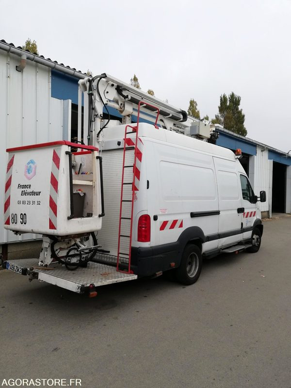 RENAULT MASCOTT avec nacelle France Elevateur - 2004 - 122152kms - Van: picture 1 RENAULT MASCOTT avec nacelle France Elevateur - 2004 - 122152kms - Van: picture 1