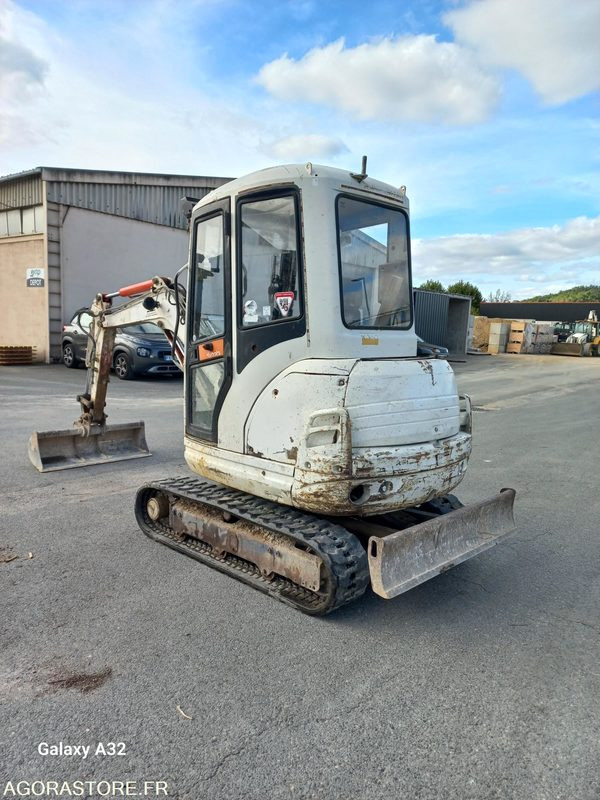 Mini pelle 2.5T - Mini excavator: picture 1 Mini pelle 2.5T - Mini excavator: picture 1