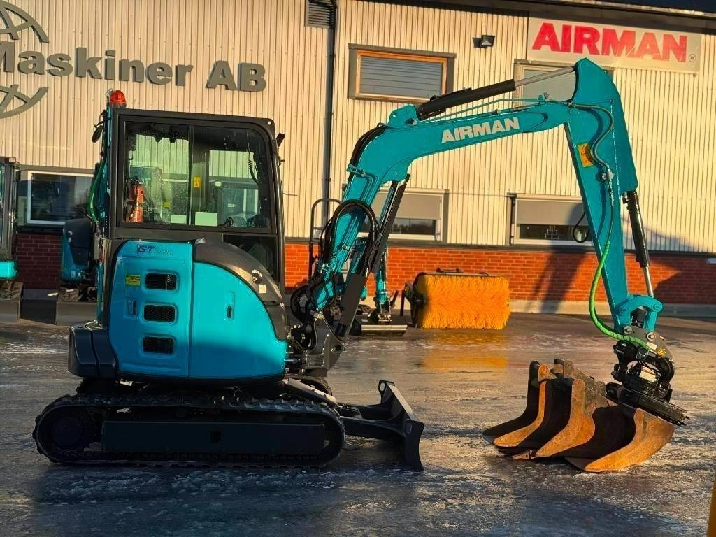 Airman AX 38 U-6 A - Mini excavator: picture 1 Airman AX 38 U-6 A - Mini excavator: picture 1