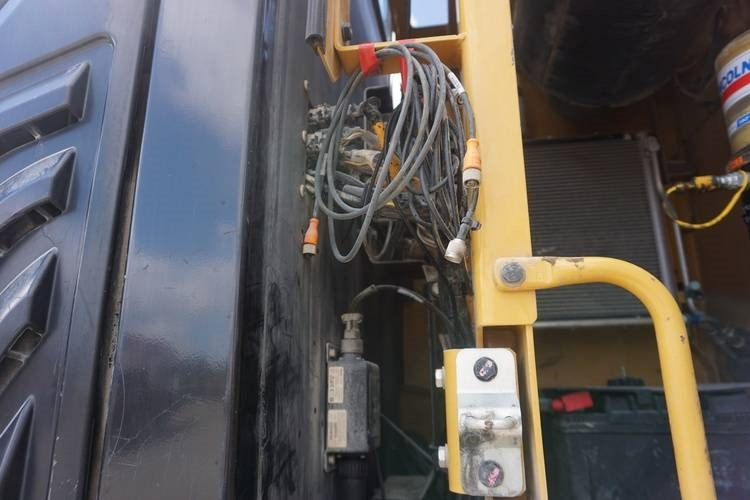Crawler excavator CAT 329 EL: picture 11