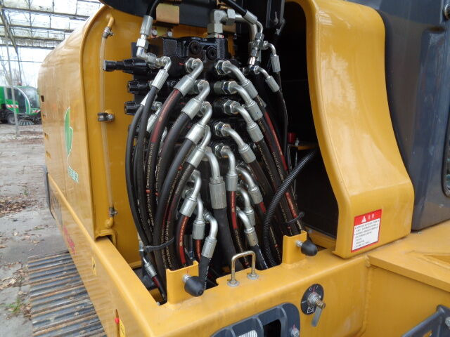 New Crawler excavator XCMG XE60DA: picture 6