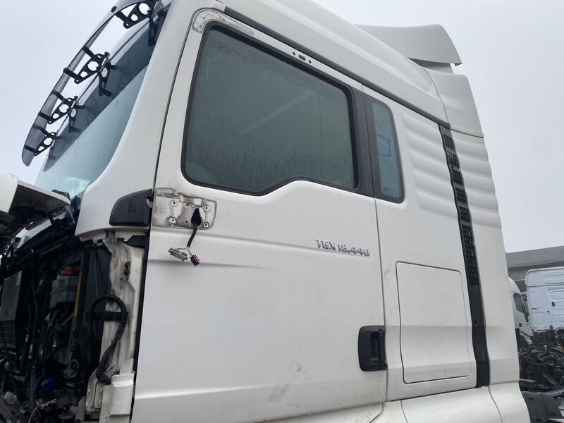 MAN TGX - Door and parts for Truck: picture 1 MAN TGX - Door and parts for Truck: picture 1