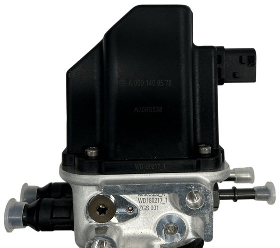 Mercedes-Benz AdBlue pump - Exhaust system for Truck: picture 5 Mercedes-Benz AdBlue pump - Exhaust system for Truck: picture 5