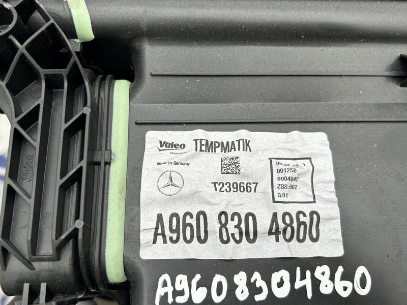 Mercedes-Benz air conditionioning heater system - Heating/ Ventilation for Truck: picture 5 Mercedes-Benz air conditionioning heater system - Heating/ Ventilation for Truck: picture 5