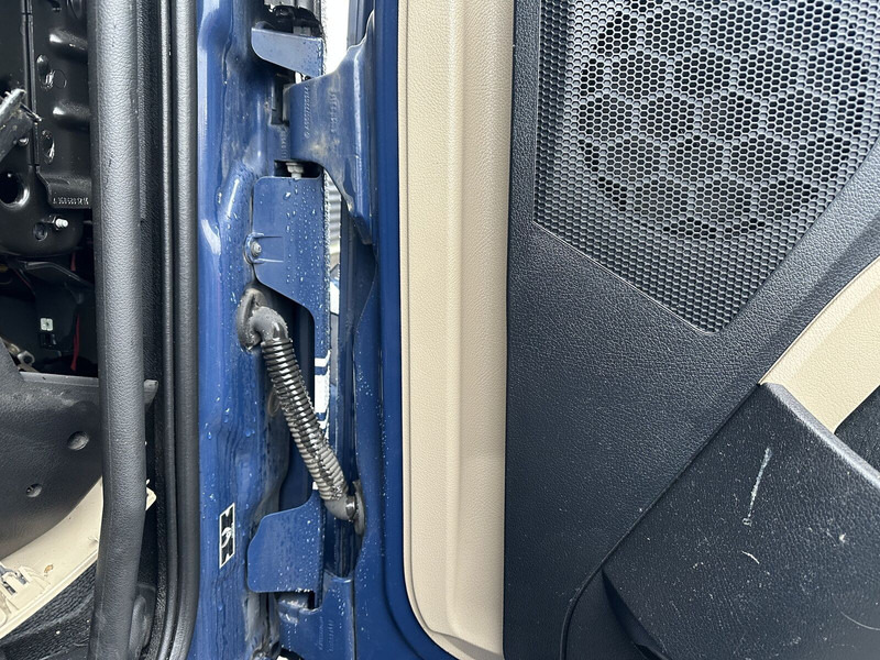 Mercedes-Benz right side low-roof cab doors - Door and parts for Truck: picture 3 Mercedes-Benz right side low-roof cab doors - Door and parts for Truck: picture 3