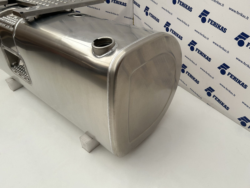 Volvo New aluminum fuel tank 700L - Fuel tank for Truck: picture 3 Volvo New aluminum fuel tank 700L - Fuel tank for Truck: picture 3