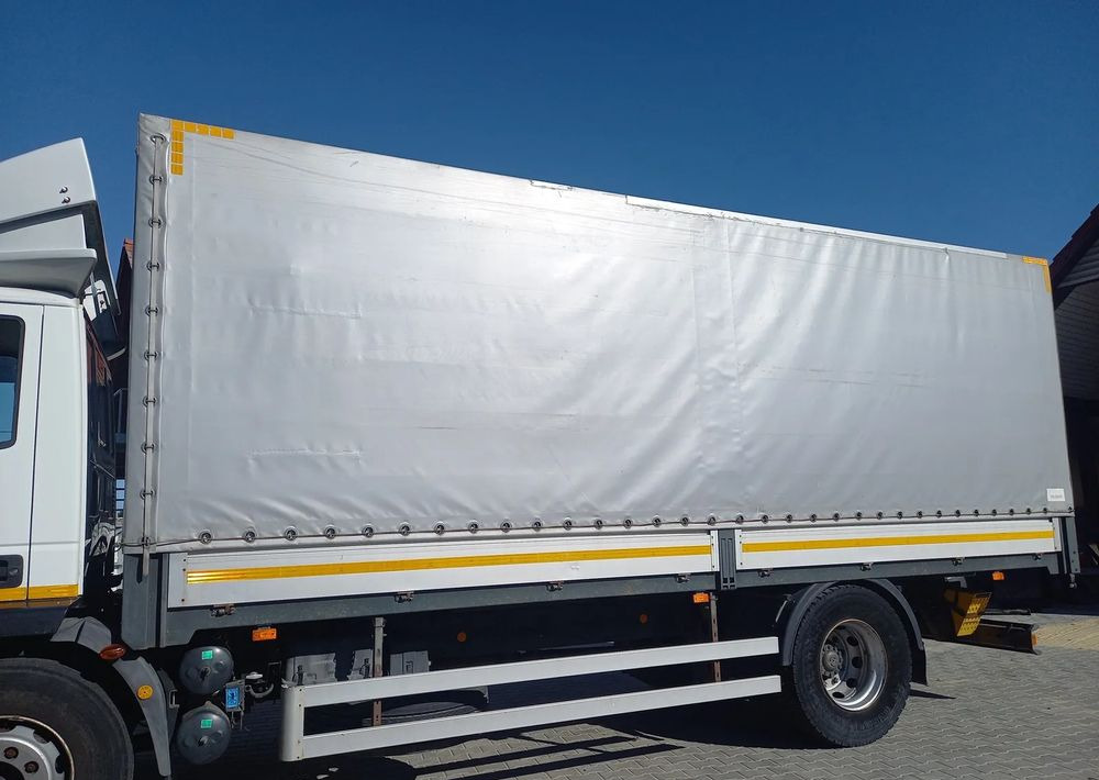 Inny - Curtainsider truck: picture 2 Inny - Curtainsider truck: picture 2