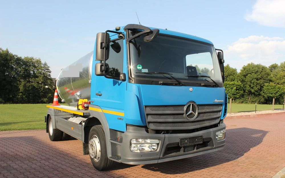 Mercedes-Benz ATEGO 13 18 EURO 6 BLUETEC 6 BECZKAASENIZACYJNA 7 200 LITRÓW - Tank truck: picture 2 Mercedes-Benz ATEGO 13 18 EURO 6 BLUETEC 6 BECZKAASENIZACYJNA 7 200 LITRÓW - Tank truck: picture 2