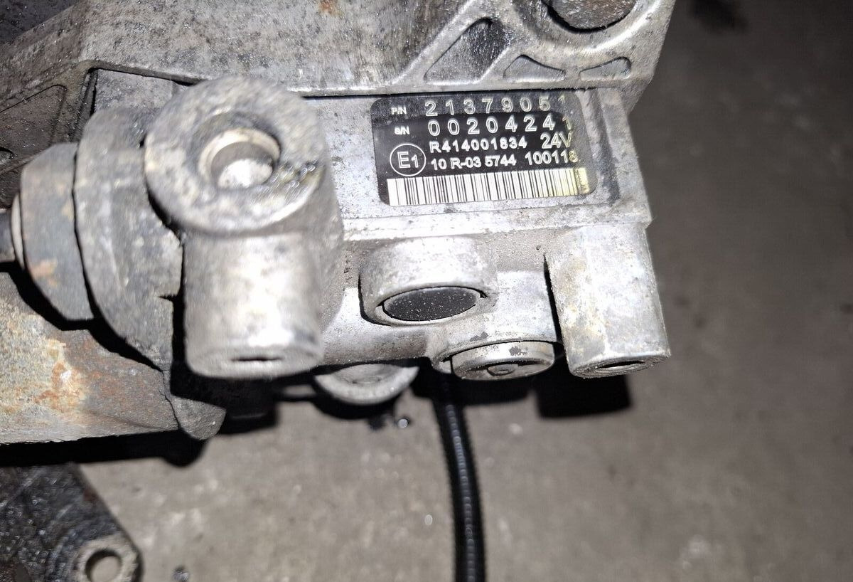 Mootor klapp Volvo B12B Volvo - Engine and parts for Bus: picture 1 Mootor klapp Volvo B12B Volvo - Engine and parts for Bus: picture 1