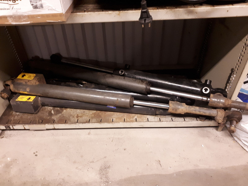 Neoplan BODE цилиндр закрытия - Hydraulic cylinder: picture 3 Neoplan BODE цилиндр закрытия - Hydraulic cylinder: picture 3