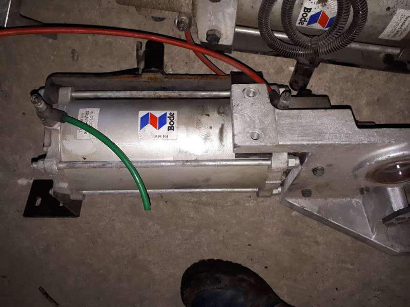 Neoplan BODE цилиндр закрытия - Hydraulic cylinder: picture 2 Neoplan BODE цилиндр закрытия - Hydraulic cylinder: picture 2