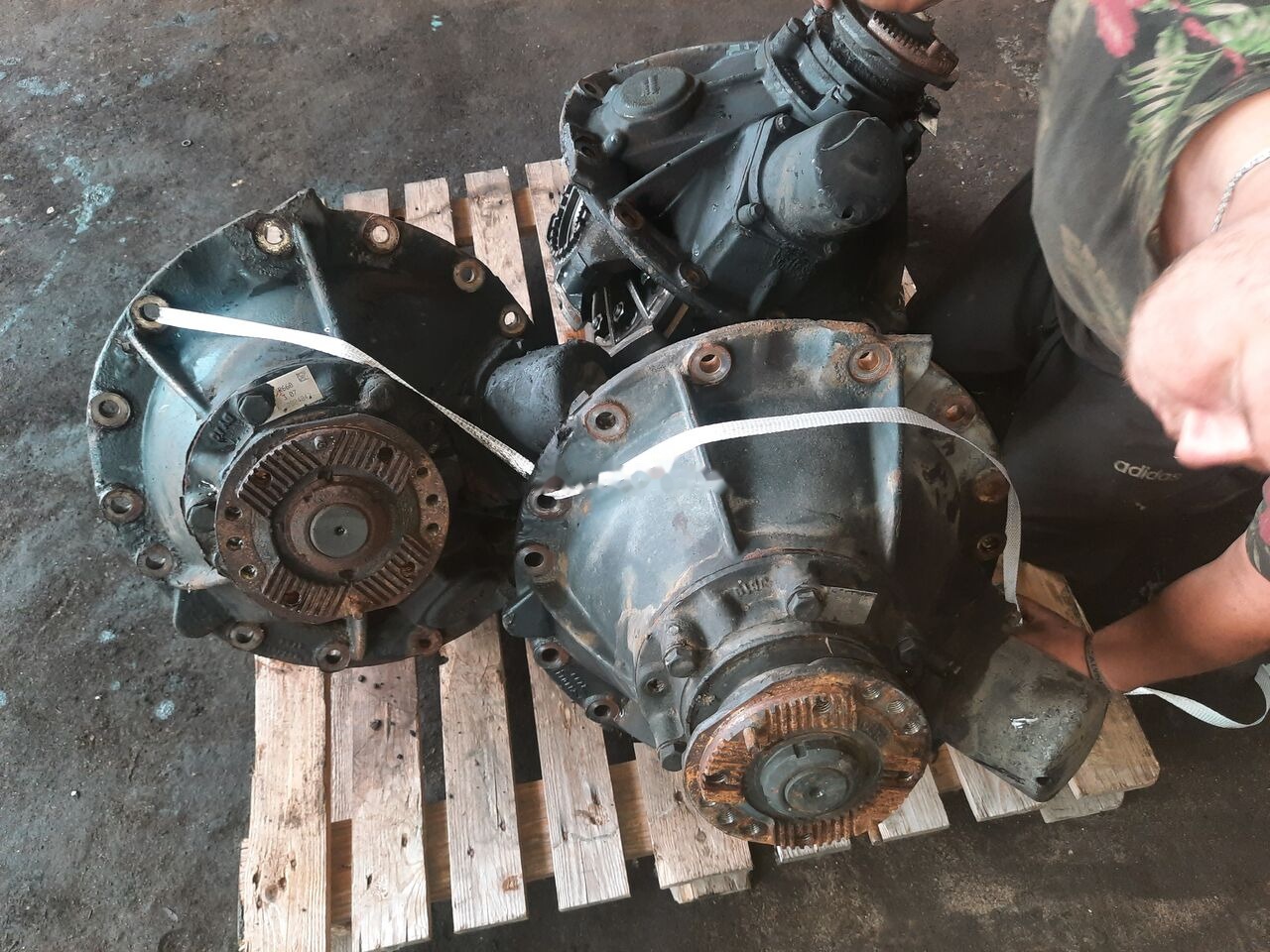 Scania R780.\ R761.\R750 .\ R660.\R642 / Scania 112 113/ 094 - Differential gear for Bus: picture 1 Scania R780.\ R761.\R750 .\ R660.\R642 / Scania 112 113/ 094 - Differential gear for Bus: picture 1