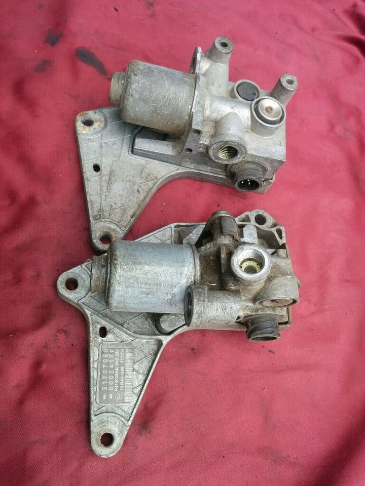 Volvo 21707055.\\ 2137905 Volvo B12 - Valve for Bus: picture 2 Volvo 21707055.\\ 2137905 Volvo B12 - Valve for Bus: picture 2