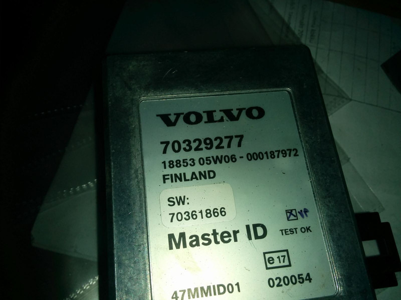 Volvo 70329277 / 70395975-P01 / 70361720-P01 / 70322237-P02 - ECU: picture 2 Volvo 70329277 / 70395975-P01 / 70361720-P01 / 70322237-P02 - ECU: picture 2