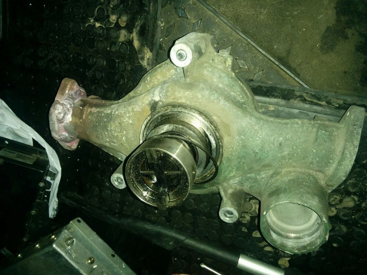 Volvo B 12 9700 . FM/FH 20744940 Volvo B12 \ 340. FH/ FM - Coolant pump for Bus: picture 1 Volvo B 12 9700 . FM/FH 20744940 Volvo B12 \ 340. FH/ FM - Coolant pump for Bus: picture 1