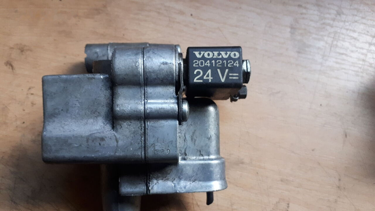 Volvo privoda shkivov remney i toplivnogo nasosa 8148452 Volvo - Crankshaft for Truck: picture 3 Volvo privoda shkivov remney i toplivnogo nasosa 8148452 Volvo - Crankshaft for Truck: picture 3