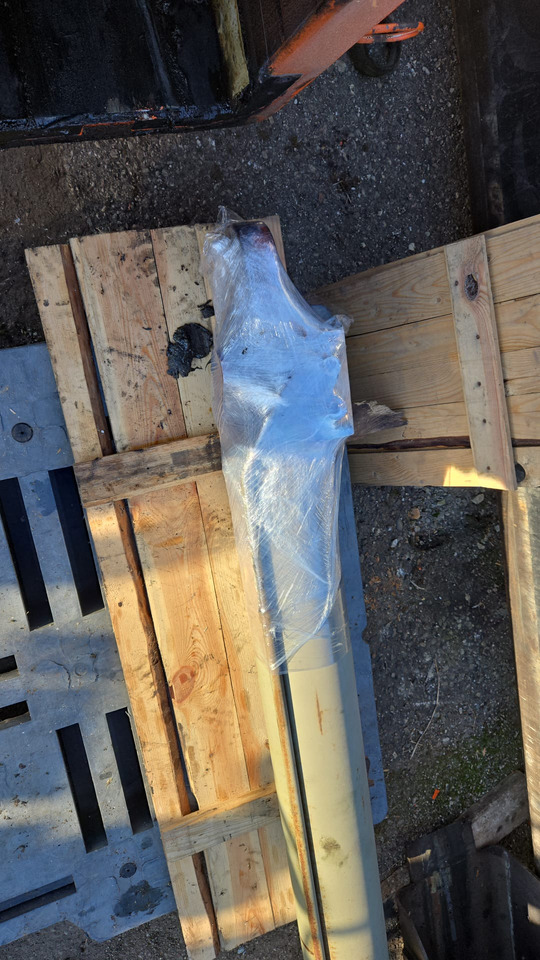 Tadano RTF40-3 - Hydraulic cylinder for All terrain crane: picture 4 Tadano RTF40-3 - Hydraulic cylinder for All terrain crane: picture 4