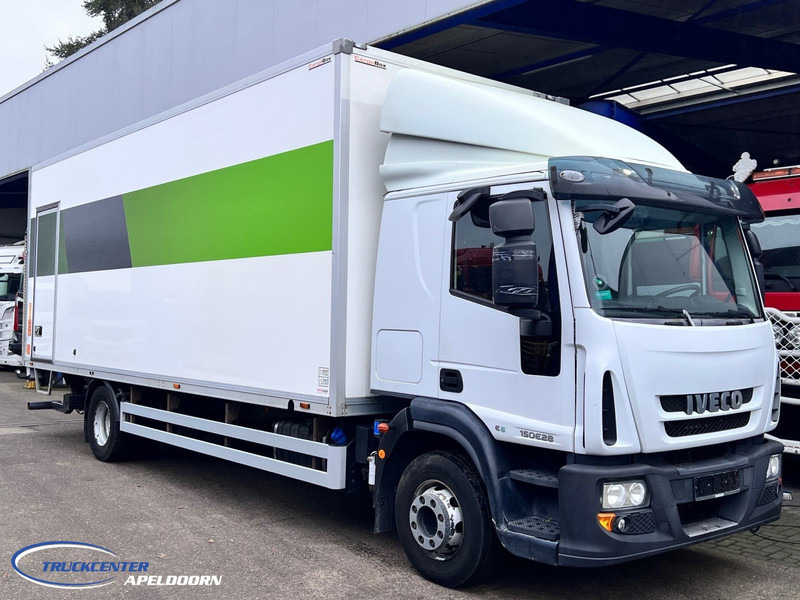 Iveco Eurocargo 150E28 175.650 km, AC, 3 Stoelen, 2000 kg lift, 6 Cilinder - Box truck: picture 1 Iveco Eurocargo 150E28 175.650 km, AC, 3 Stoelen, 2000 kg lift, 6 Cilinder - Box truck: picture 1