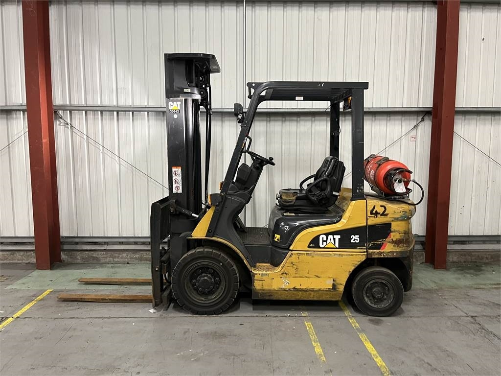 CAT GP25NT - LPG forklift: picture 1 CAT GP25NT - LPG forklift: picture 1