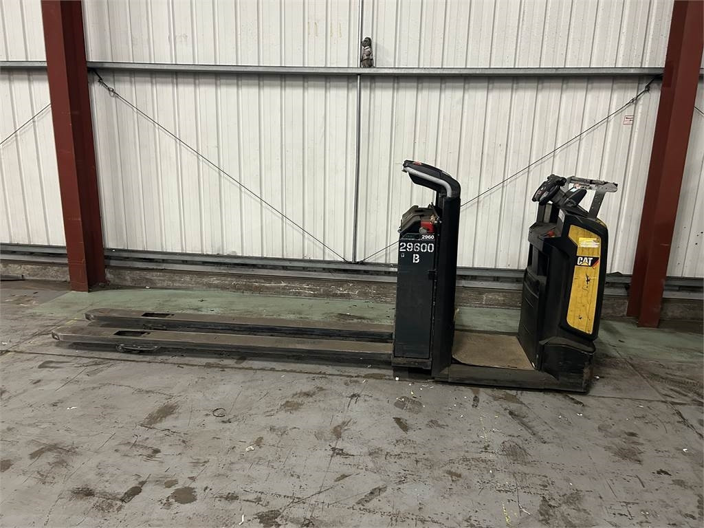 CAT NO2ONE - Pallet truck: picture 1 CAT NO2ONE - Pallet truck: picture 1