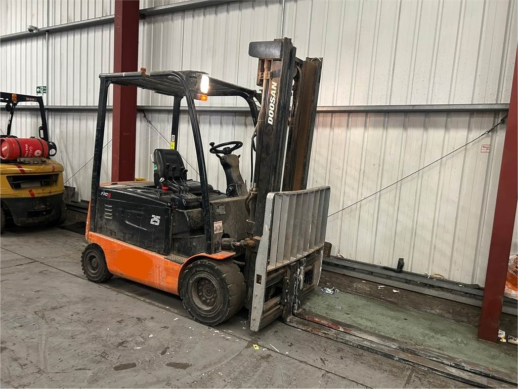 Doosan B25X-5 - Electric forklift: picture 4 Doosan B25X-5 - Electric forklift: picture 4