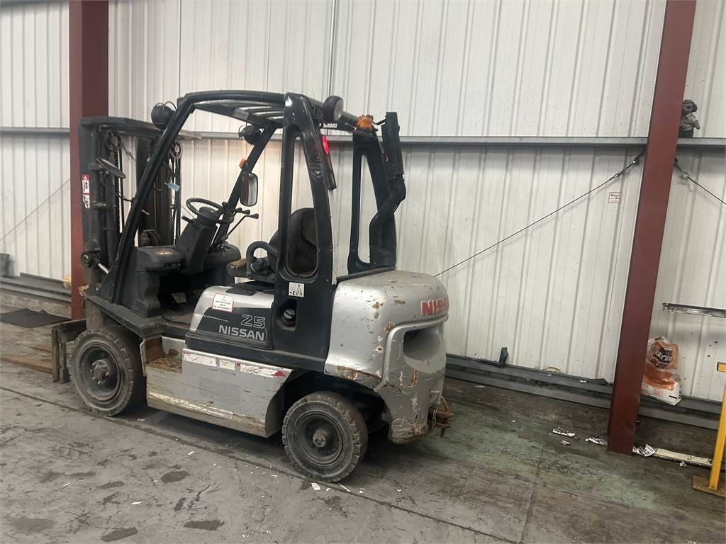 Nissan FD02A25Q - Diesel forklift: picture 3 Nissan FD02A25Q - Diesel forklift: picture 3