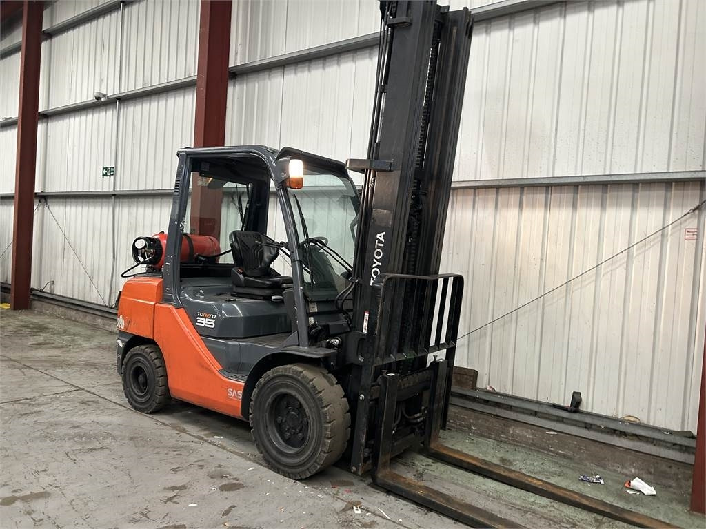 Toyota 02-8FGJF35  - LPG forklift: picture 4 Toyota 02-8FGJF35  - LPG forklift: picture 4