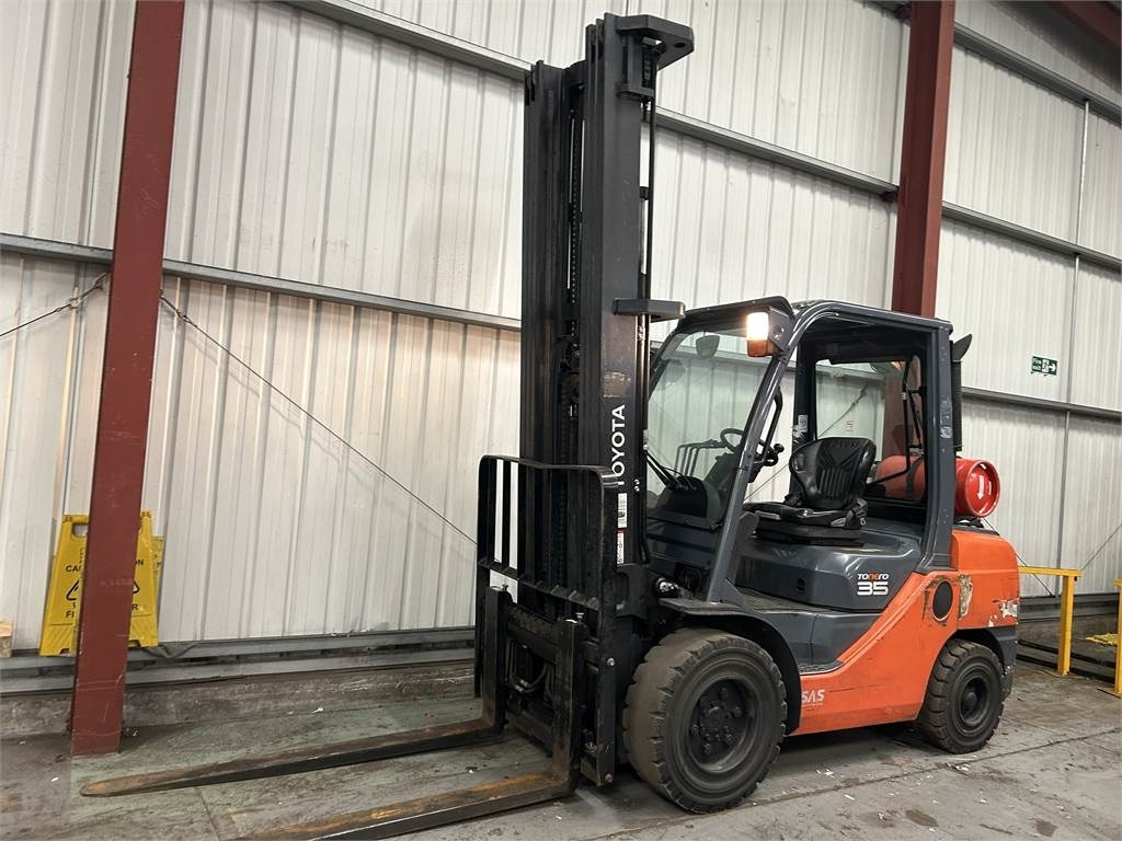 Toyota 02-8FGJF35  - LPG forklift: picture 2 Toyota 02-8FGJF35  - LPG forklift: picture 2