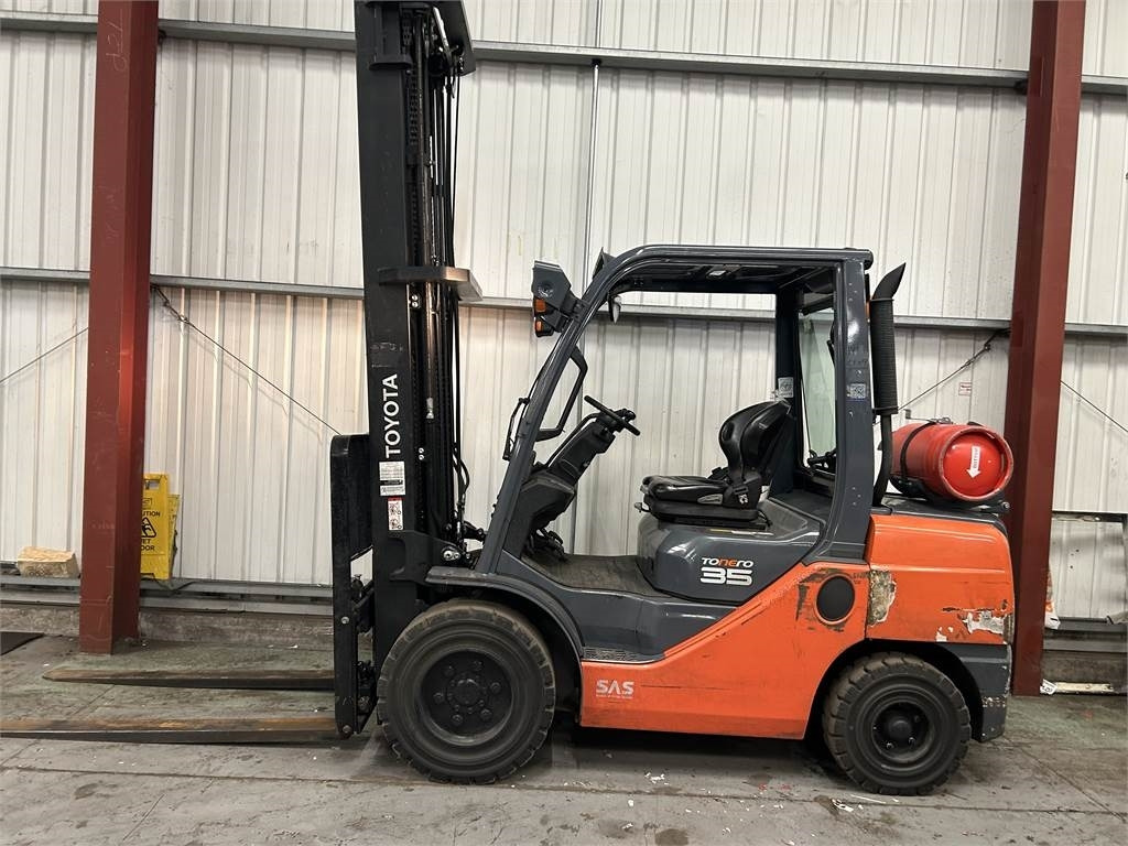 Toyota 02-8FGJF35  - LPG forklift: picture 1 Toyota 02-8FGJF35  - LPG forklift: picture 1