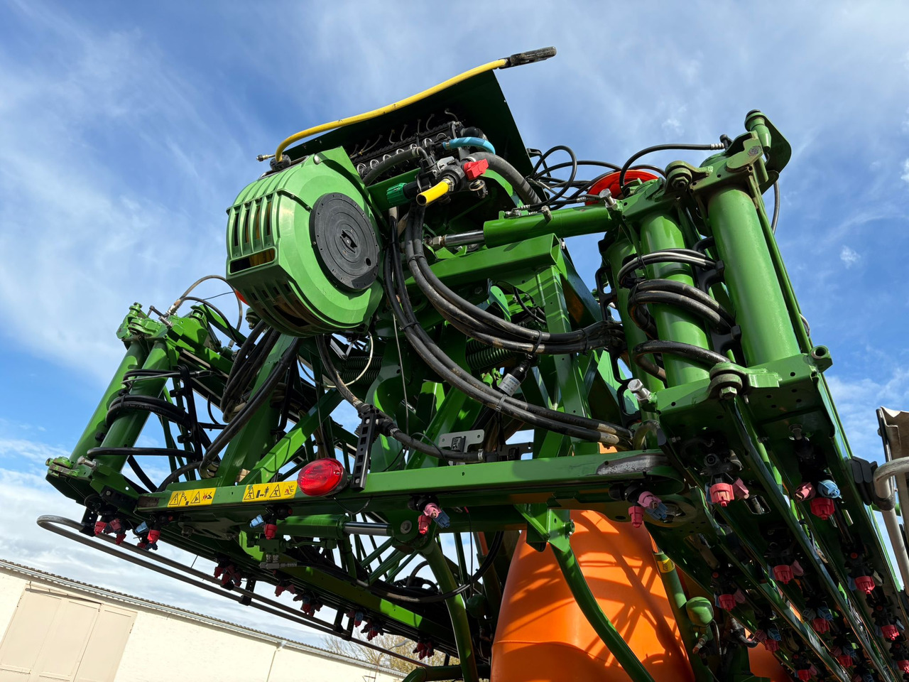 AMAZONE UX 6200 36m GPS - Trailed sprayer: picture 3 AMAZONE UX 6200 36m GPS - Trailed sprayer: picture 3