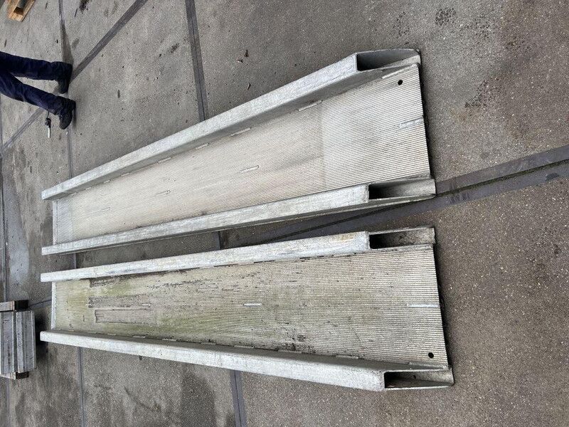 Diversen 370 cm lang 60 cm breed - Attachment: picture 2 Diversen 370 cm lang 60 cm breed - Attachment: picture 2