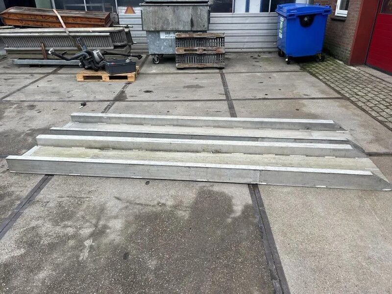 Diversen 370 cm lang 60 cm breed - Attachment: picture 1 Diversen 370 cm lang 60 cm breed - Attachment: picture 1