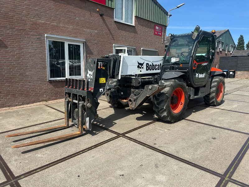 Bobcat T40.180 SLPB 31,CE, 3102 HOURS, 18 M , 4000KG 1200MM FORKS AIR CONDITIONER - Telescopic handler: picture 3 Bobcat T40.180 SLPB 31,CE, 3102 HOURS, 18 M , 4000KG 1200MM FORKS AIR CONDITIONER - Telescopic handler: picture 3