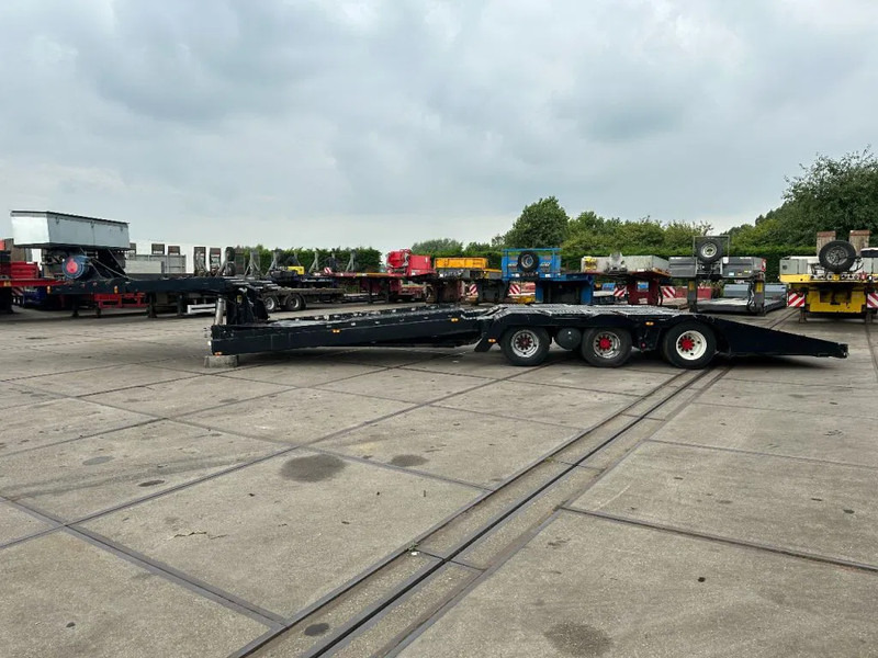 Bodex 3 AXEL TRUCKTRANSPORTER - Autotransporter semi-trailer: picture 1 Bodex 3 AXEL TRUCKTRANSPORTER - Autotransporter semi-trailer: picture 1