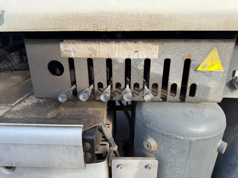 Skip loader truck DAF CF 400 6X2 - EURO 6 + VDL P-18 + REMOTE + LIFT AXLE: picture 14 Skip loader truck DAF CF 400 6X2 - EURO 6 + VDL P-18 + REMOTE + LIFT AXLE: picture 14