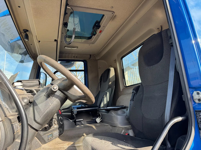 Skip loader truck DAF CF 400 6X2 - EURO 6 + VDL P-18 + REMOTE + LIFT AXLE: picture 16 Skip loader truck DAF CF 400 6X2 - EURO 6 + VDL P-18 + REMOTE + LIFT AXLE: picture 16