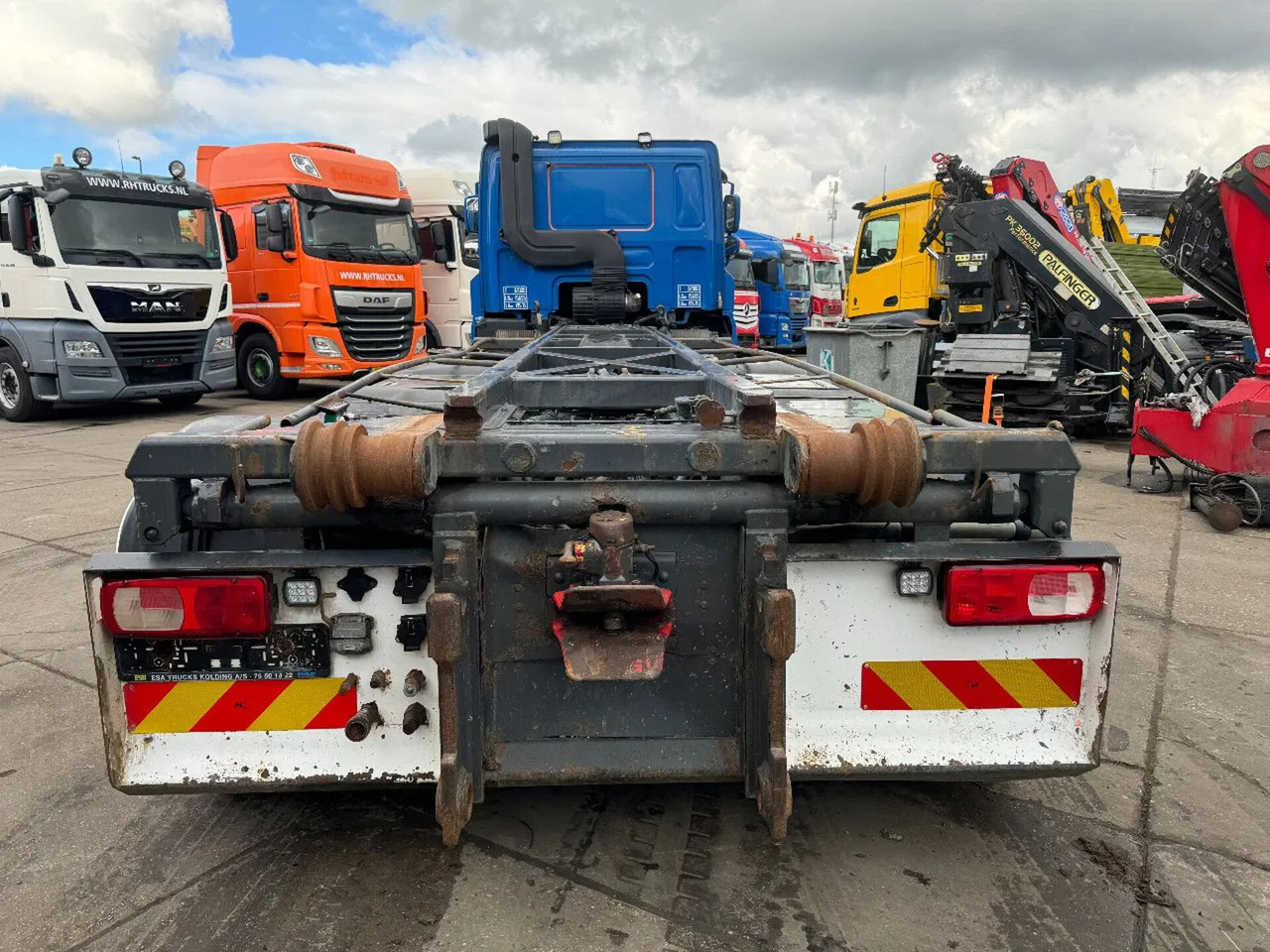 DAF CF 460 8X2 ONLY VISUAL DAMAGED // ENGINE IS RUNN - Hook lift truck: picture 5 DAF CF 460 8X2 ONLY VISUAL DAMAGED // ENGINE IS RUNN - Hook lift truck: picture 5