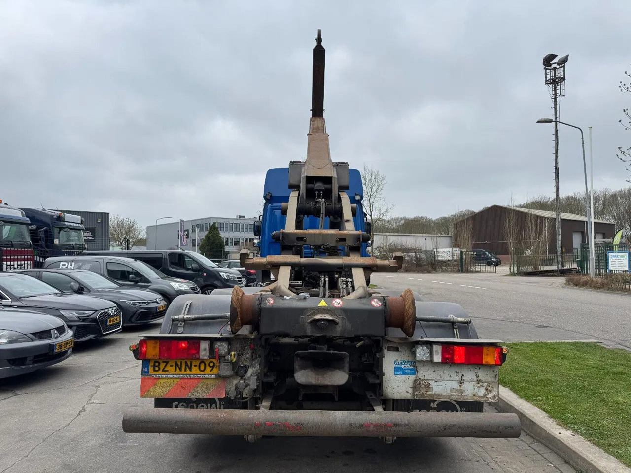 DAF CF 85 6X2 - EURO 5 + VDL HOOK + LIFT AXLE + TÜV - Hook lift truck: picture 4 DAF CF 85 6X2 - EURO 5 + VDL HOOK + LIFT AXLE + TÜV - Hook lift truck: picture 4