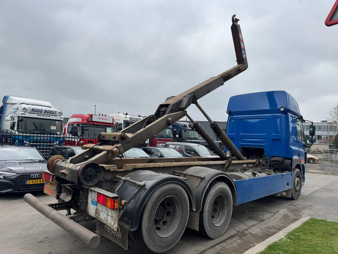 DAF CF 85 6X2 - EURO 5 + VDL HOOK + LIFT AXLE + TÜV - Hook lift truck: picture 3 DAF CF 85 6X2 - EURO 5 + VDL HOOK + LIFT AXLE + TÜV - Hook lift truck: picture 3