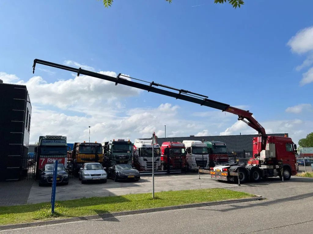 DAF XF 105.460 6X4 EURO 5 + HMF 4220 K6 + REMOTE CON - Crane truck, Tractor unit: picture 5 DAF XF 105.460 6X4 EURO 5 + HMF 4220 K6 + REMOTE CON - Crane truck, Tractor unit: picture 5