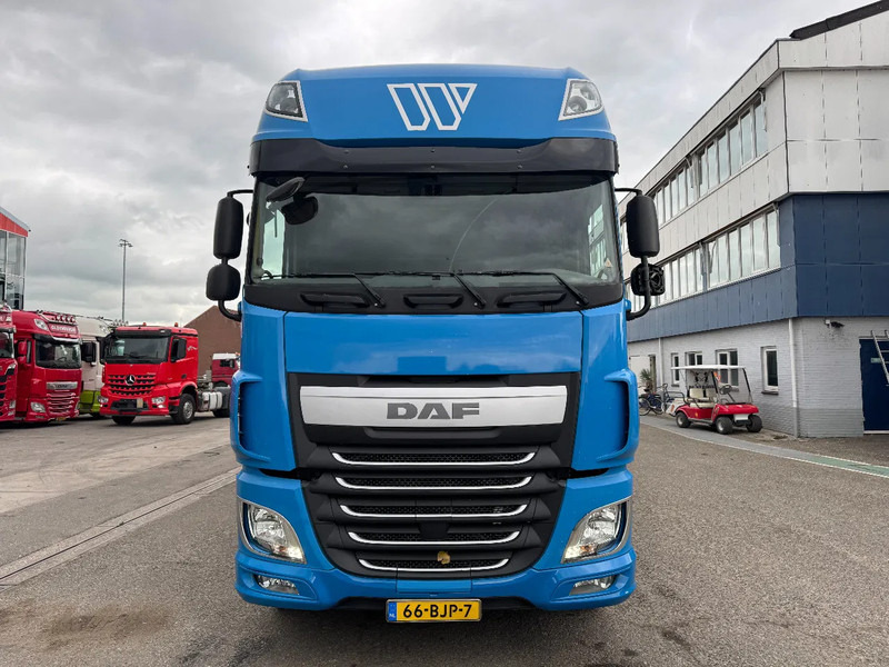 DAF XF 460 6X2 EURO 6 + HERTOGHS HANGER - Curtainsider truck: picture 2 DAF XF 460 6X2 EURO 6 + HERTOGHS HANGER - Curtainsider truck: picture 2