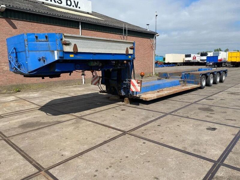 Goldhofer 4 AXLE STEERING - Low loader semi-trailer: picture 3 Goldhofer 4 AXLE STEERING - Low loader semi-trailer: picture 3