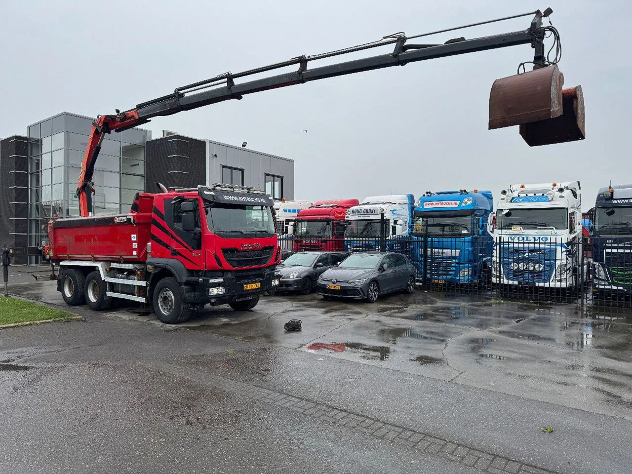 Iveco Trakker 500 6X4 EURO 6 KIPPER + PALFINGER PK1800 - Crane truck: picture 3 Iveco Trakker 500 6X4 EURO 6 KIPPER + PALFINGER PK1800 - Crane truck: picture 3