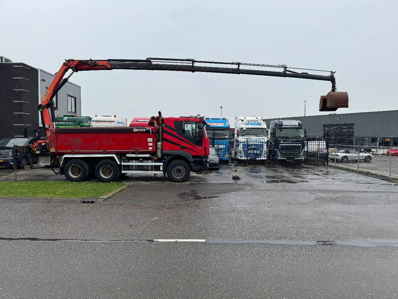 Iveco Trakker 500 6X4 EURO 6 KIPPER + PALFINGER PK1800 - Crane truck: picture 4 Iveco Trakker 500 6X4 EURO 6 KIPPER + PALFINGER PK1800 - Crane truck: picture 4