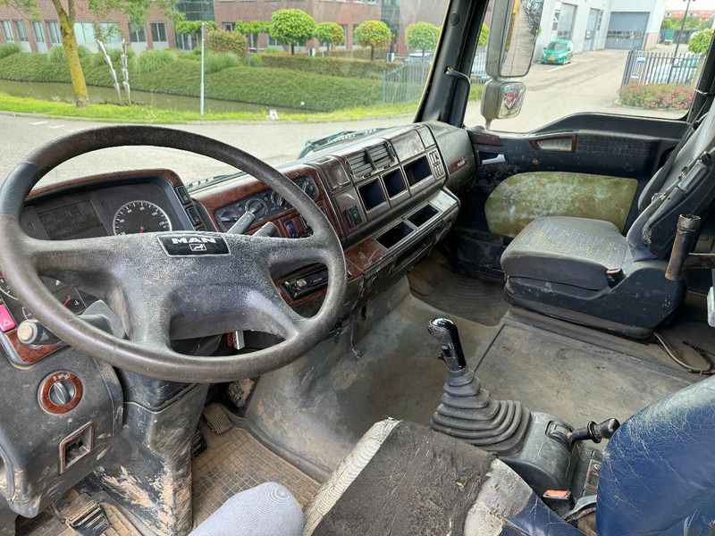 Leasing of MAN TGA 26.530 6X4 MANUAL 3 PEDALS TIPPER KIPPER MAN TGA 26.530 6X4 MANUAL 3 PEDALS TIPPER KIPPER: picture 17