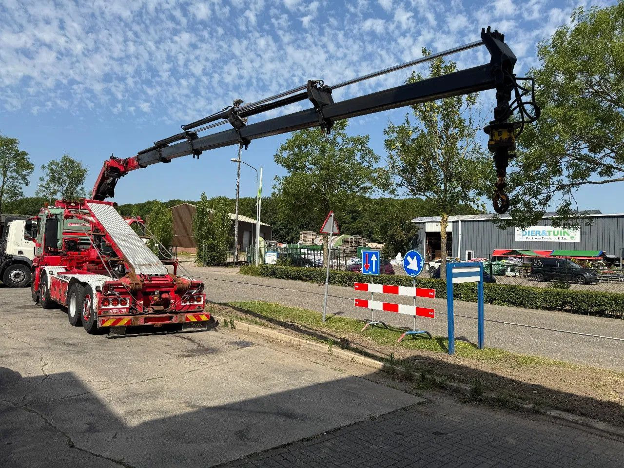 MAN TGS 35.480 8X4 HMF 2420 K5 + HMF ABLE + REMOTE C - Hook lift truck, Crane truck: picture 4 MAN TGS 35.480 8X4 HMF 2420 K5 + HMF ABLE + REMOTE C - Hook lift truck, Crane truck: picture 4