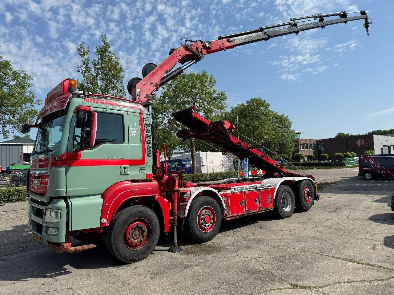 MAN TGS 35.480 8X4 HMF 2420 K5 + HMF ABLE + REMOTE C - Hook lift truck, Crane truck: picture 2 MAN TGS 35.480 8X4 HMF 2420 K5 + HMF ABLE + REMOTE C - Hook lift truck, Crane truck: picture 2
