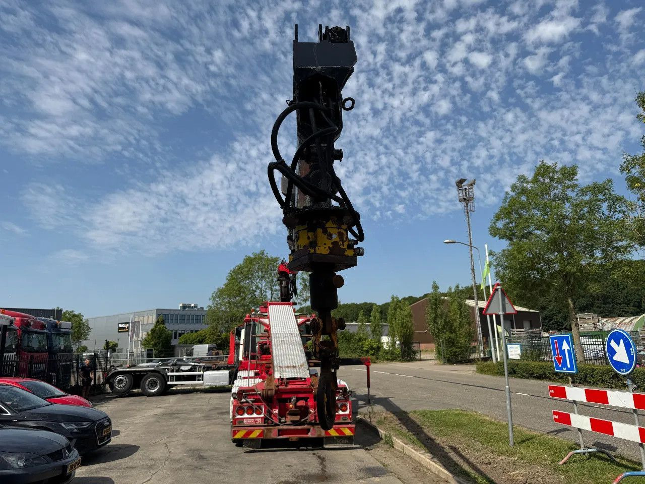 MAN TGS 35.480 8X4 HMF 2420 K5 + HMF ABLE + REMOTE C - Hook lift truck, Crane truck: picture 5 MAN TGS 35.480 8X4 HMF 2420 K5 + HMF ABLE + REMOTE C - Hook lift truck, Crane truck: picture 5